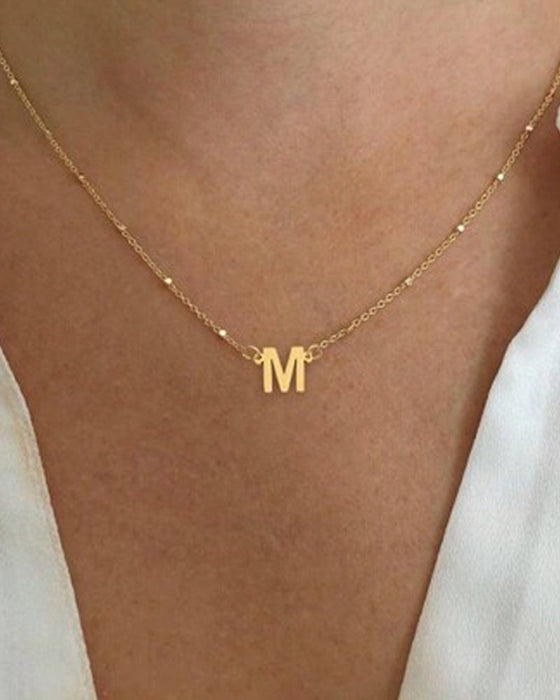 Exquisite and elegant 26-letter necklace