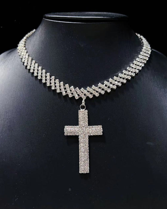 Cross sparkling diamond pendant