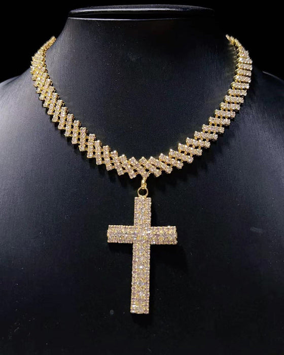 Cross sparkling diamond pendant