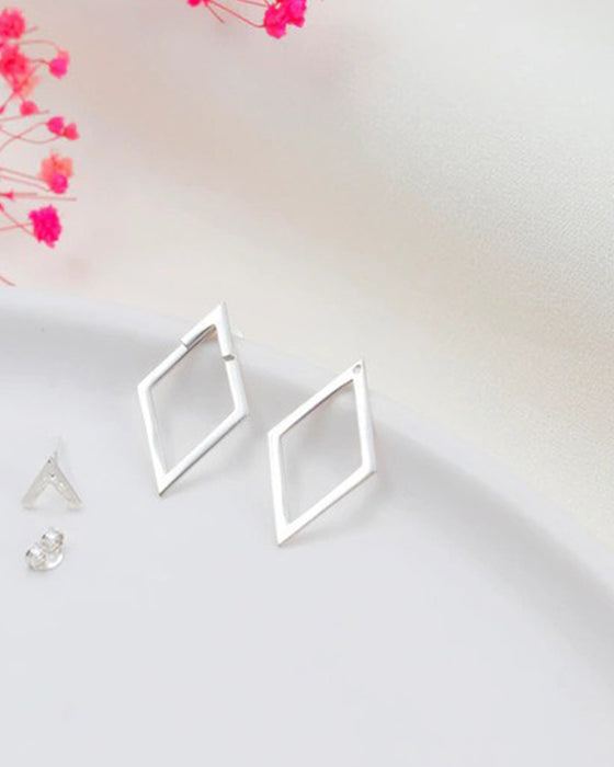 Simple diamond-shaped elegant earrings