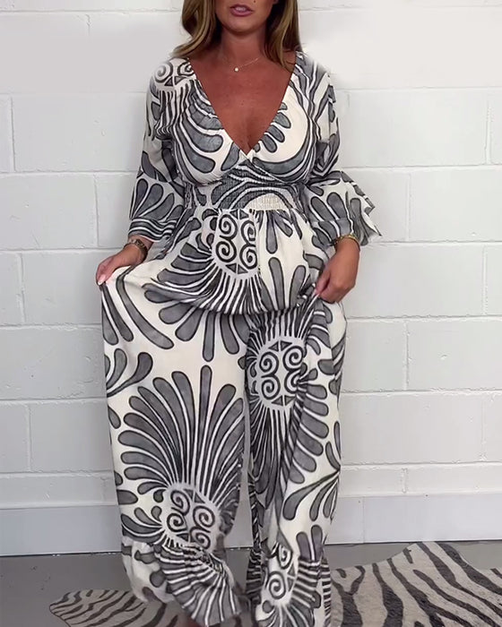 Lös jumpsuit med djup V retrotryckt klockärm